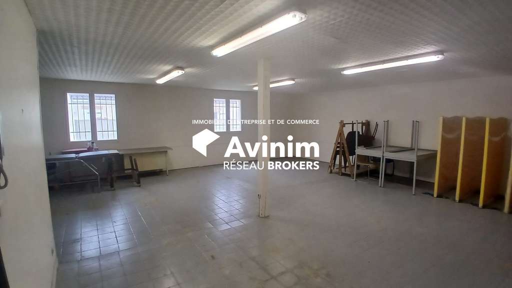 Local 650m² à louer à St Denis de l'Hôtel