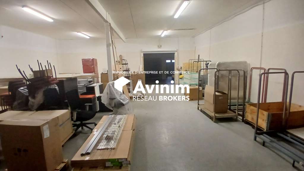 Local 650m² à louer à St Denis de l'Hôtel