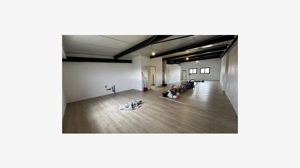 A louer local d'activité neuf 192m² à Saint-Estève