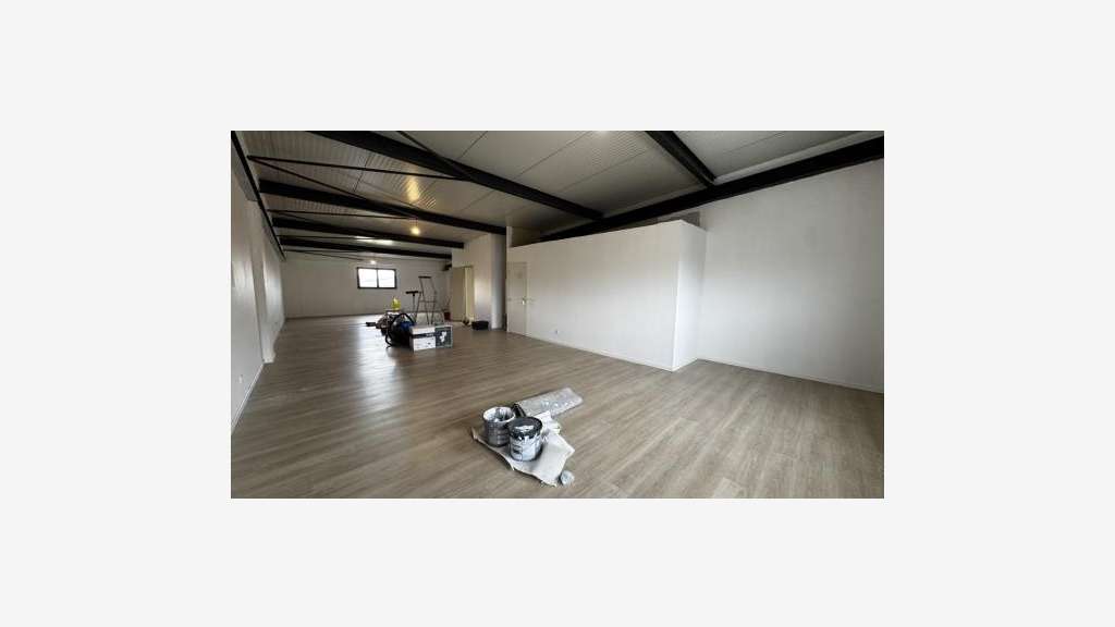 A louer local d'activité neuf 192m² à Saint-Estève