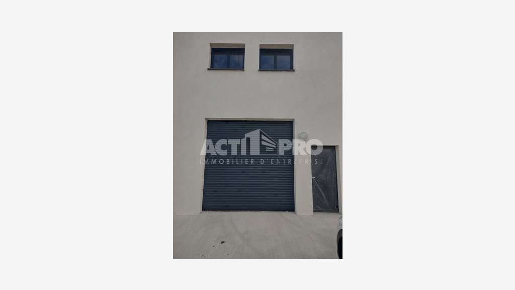 À louer entrepôt 100m² avec bureaux à Saint-Estève