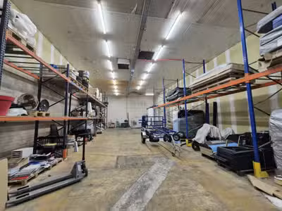 A louer entrepôt de 500m² à Saint-Esteve