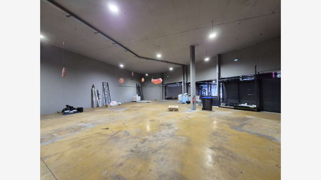 A louer entrepôt de 500m² à Saint-Esteve