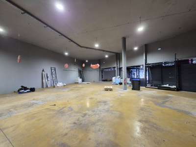 A louer entrepôt de 500m² à Saint-Esteve