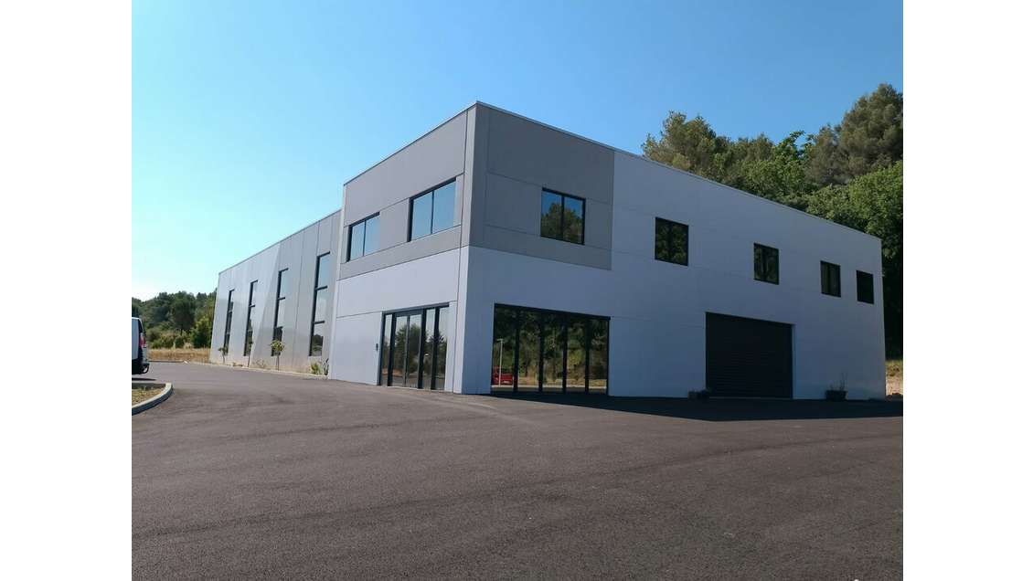 Entrepôt 1139m² à louer à Saint-Estève-Janson