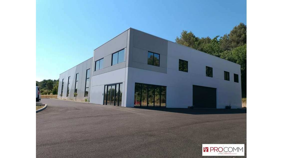 Entrepôt 1139m² à louer à Saint-Estève-Janson
