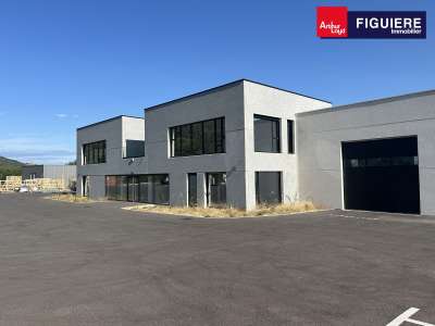 A louer locaux d'activités 600m² St-Estève-Janson