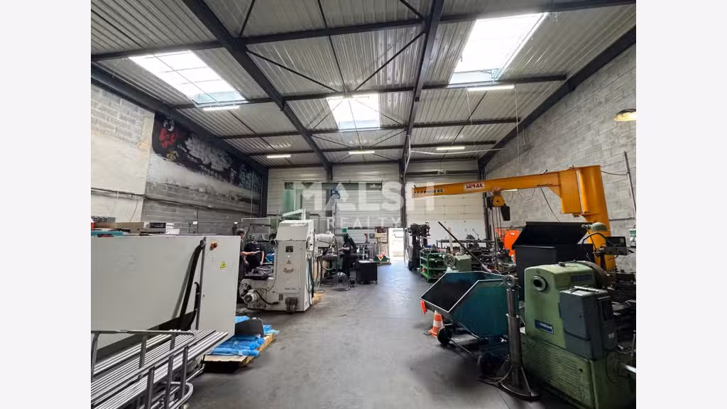 LOCAL D'ACTIVITES - A LOUER - 490 m² - SAINT ETIEN