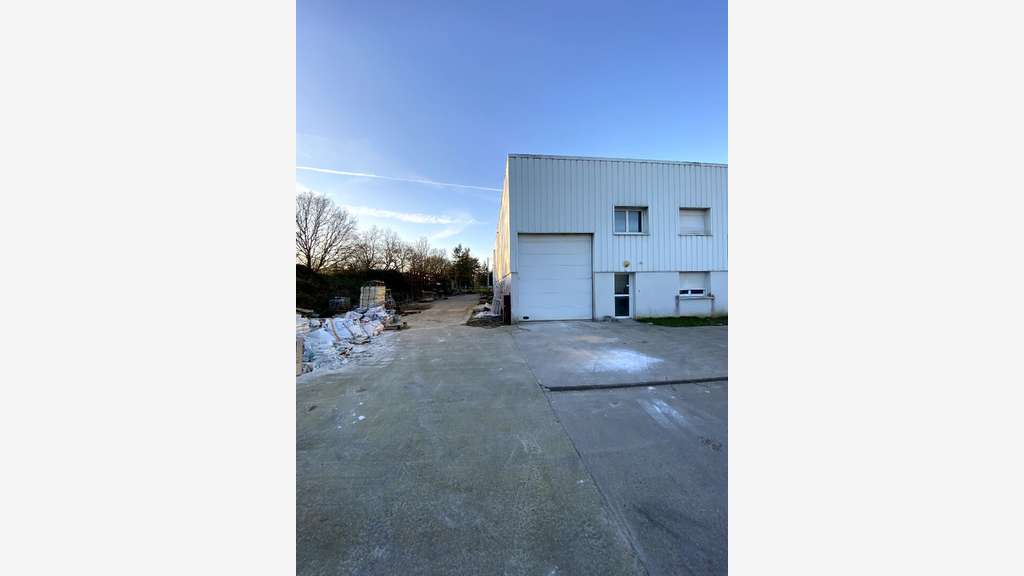 A louer local d'activité 220m² Ouest de Nantes