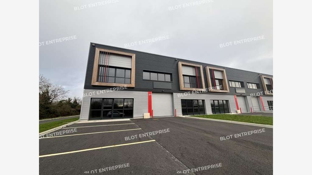 A louer locaux 312m² à Saint-Étienne-de-Montluc