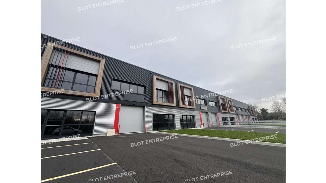 A louer locaux 312m² à Saint-Étienne-de-Montluc