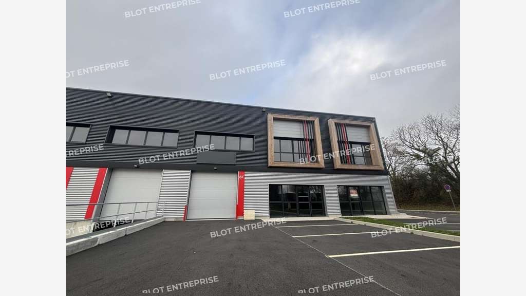 A louer cellule 756m² à Saint-Étienne-de-Montluc