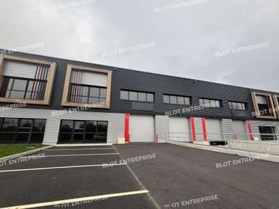 A louer cellule 756m² à Saint-Étienne-de-Montluc