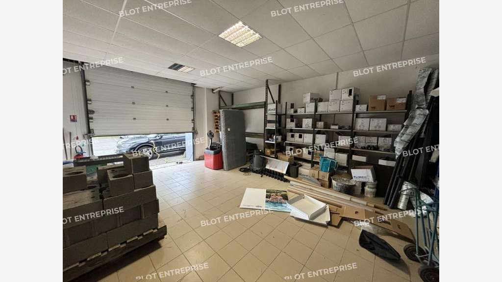 A louer locaux 285m² à Saint-Étienne-de-Montluc