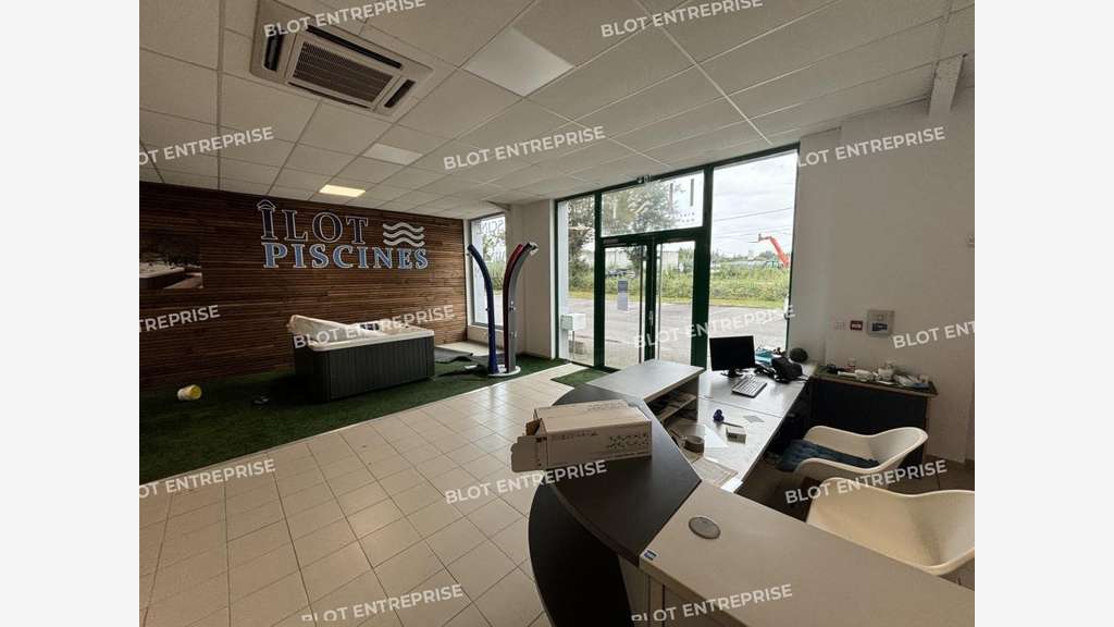 A louer locaux 285m² à Saint-Étienne-de-Montluc