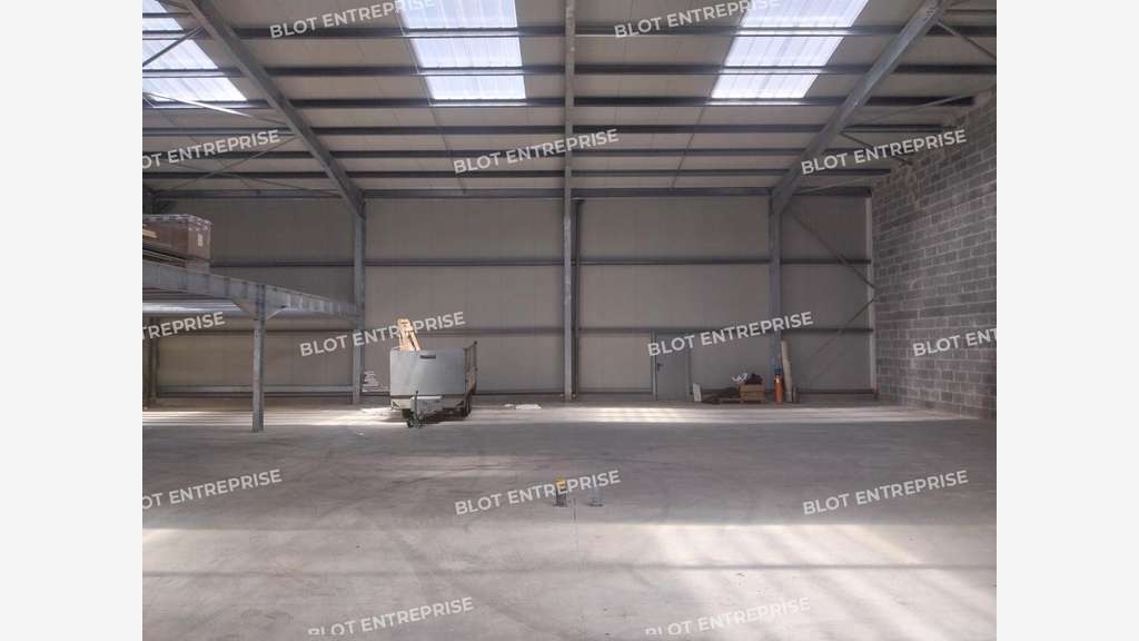 A louer local d'activités 662m² à Saint-Évarzec