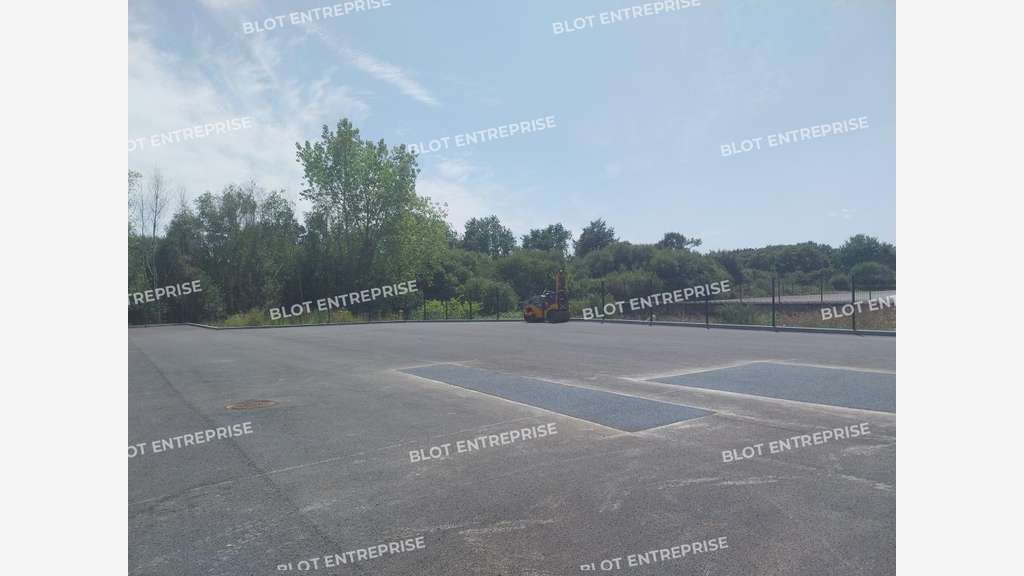 A louer local d'activités 662m² à Saint-Évarzec