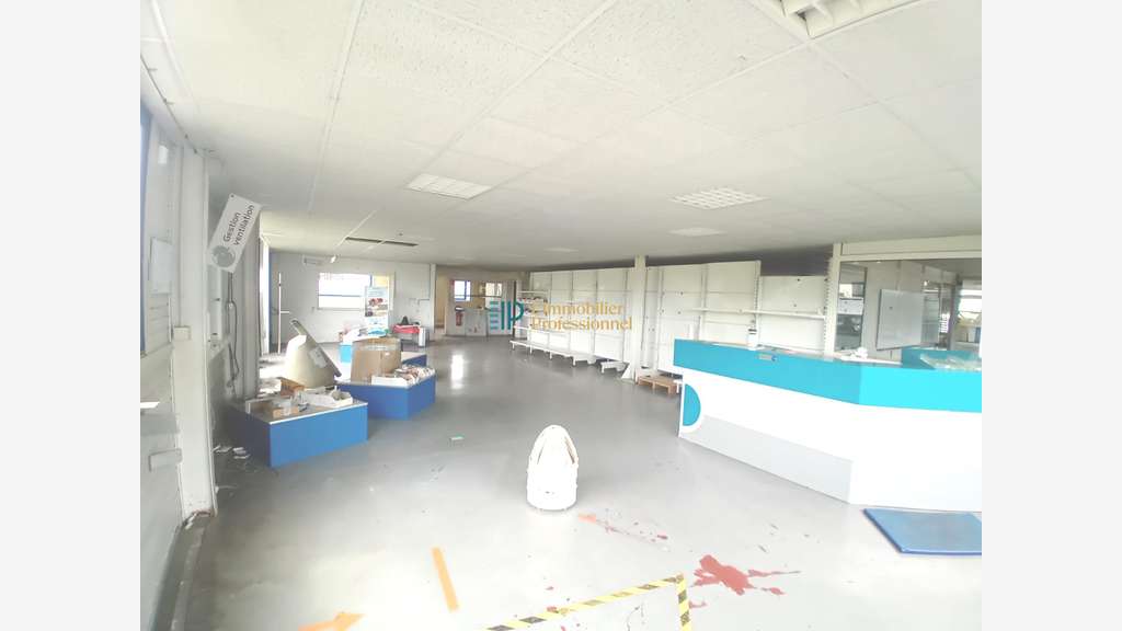 A louer local d'activité 940m² à Saint-Évarzec