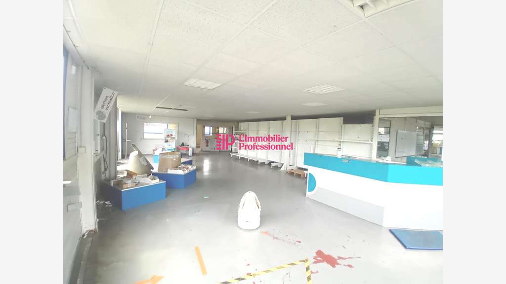 A louer local d'activité 940m² à Saint-Évarzec