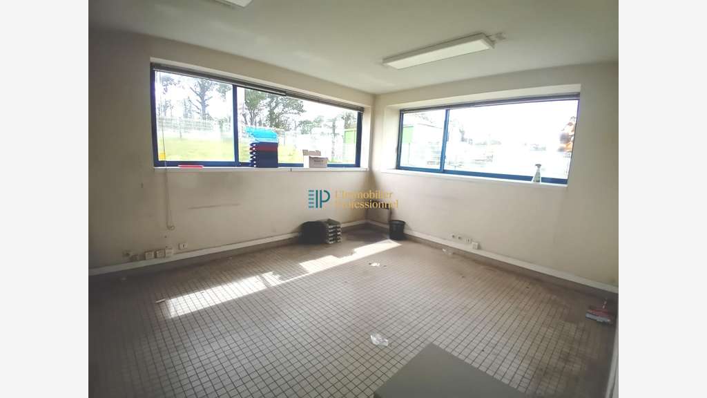 A louer local d'activité 940m² à Saint-Évarzec