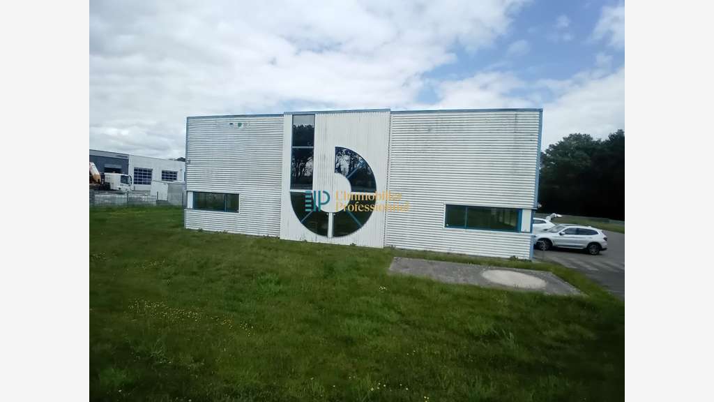 A louer local d'activité 940m² à Saint-Évarzec