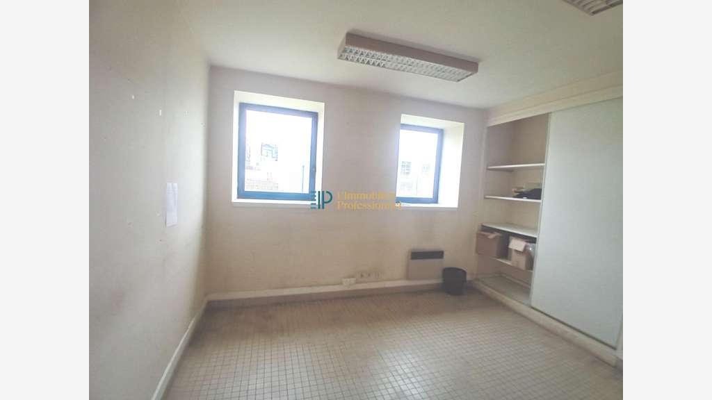 A louer local d'activité 940m² à Saint-Évarzec