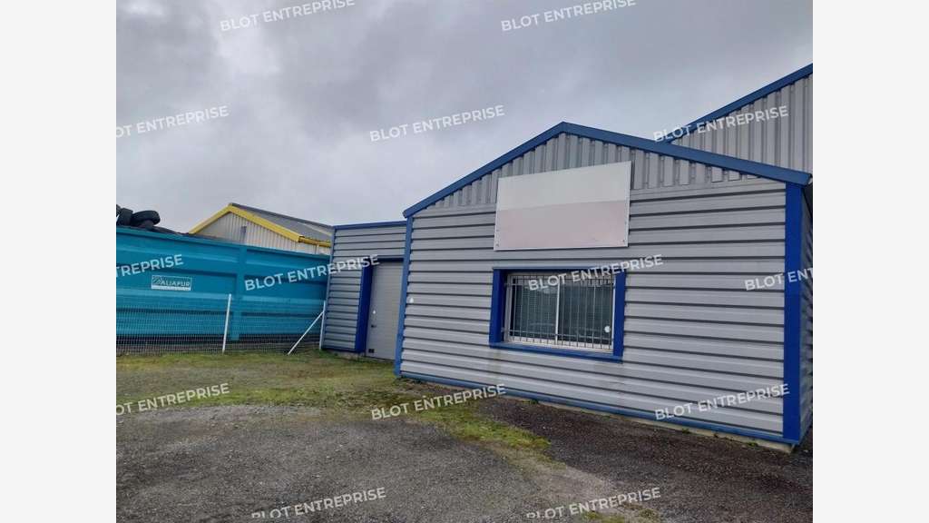 A louer locaux d'activités 360m² à Saint-Evarzec