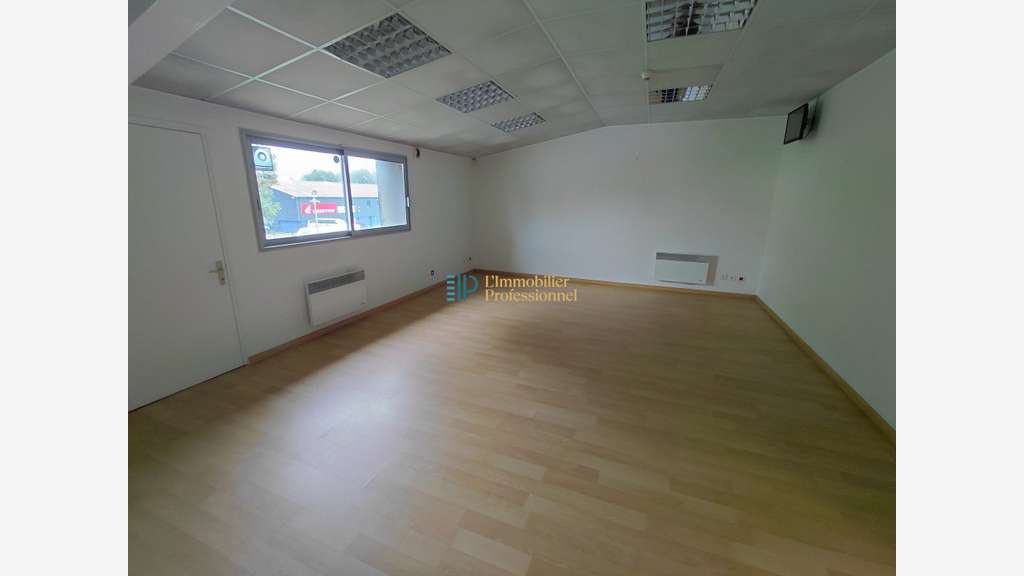 A louer local d'activité 350m² à Saint-Évarzec