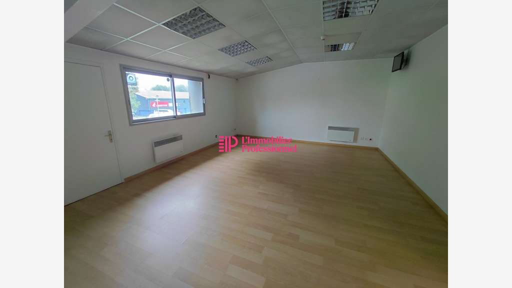 A louer local d'activité 350m² à Saint-Évarzec