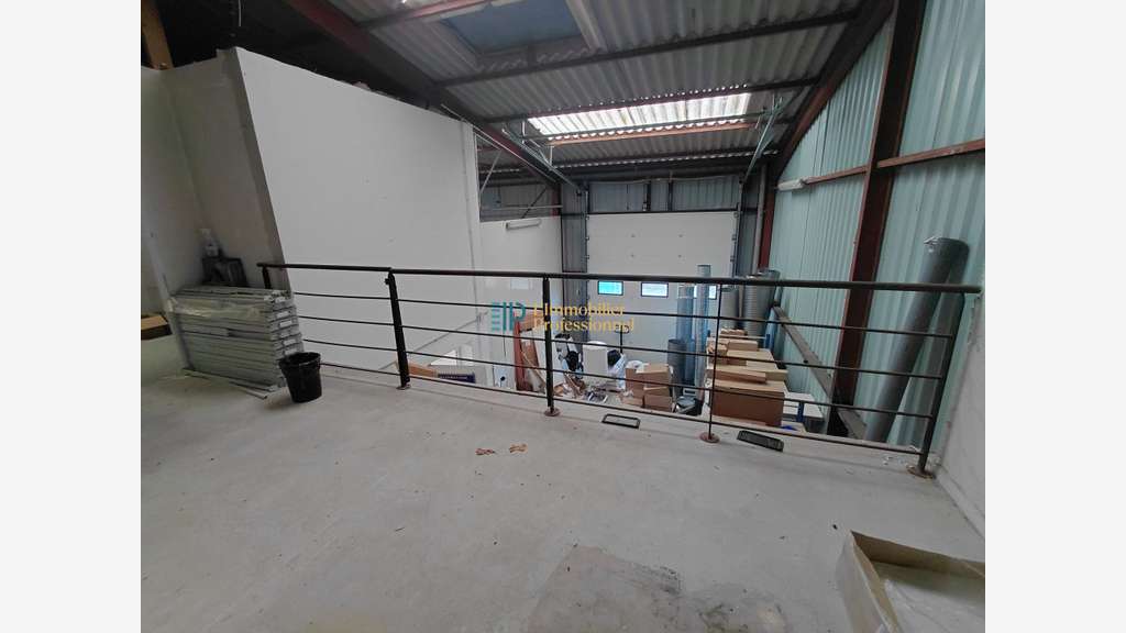 A louer local d'activité 350m² à Saint-Évarzec