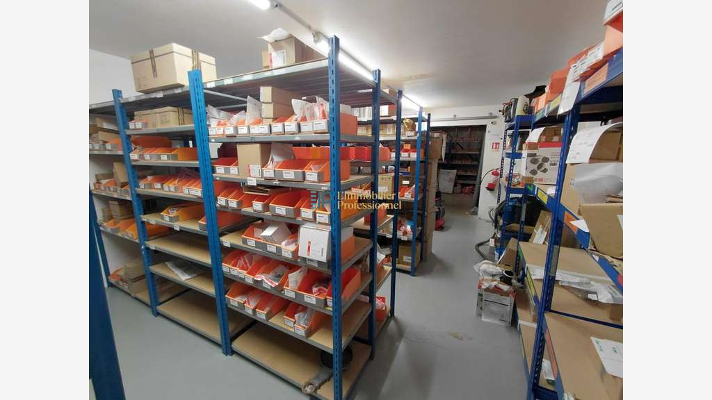 A louer local d'activité 350m² à Saint-Évarzec