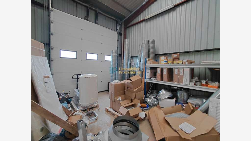 A louer local d'activité 350m² à Saint-Évarzec