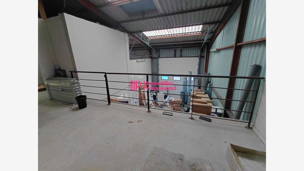A louer local d'activité 350m² à Saint-Évarzec