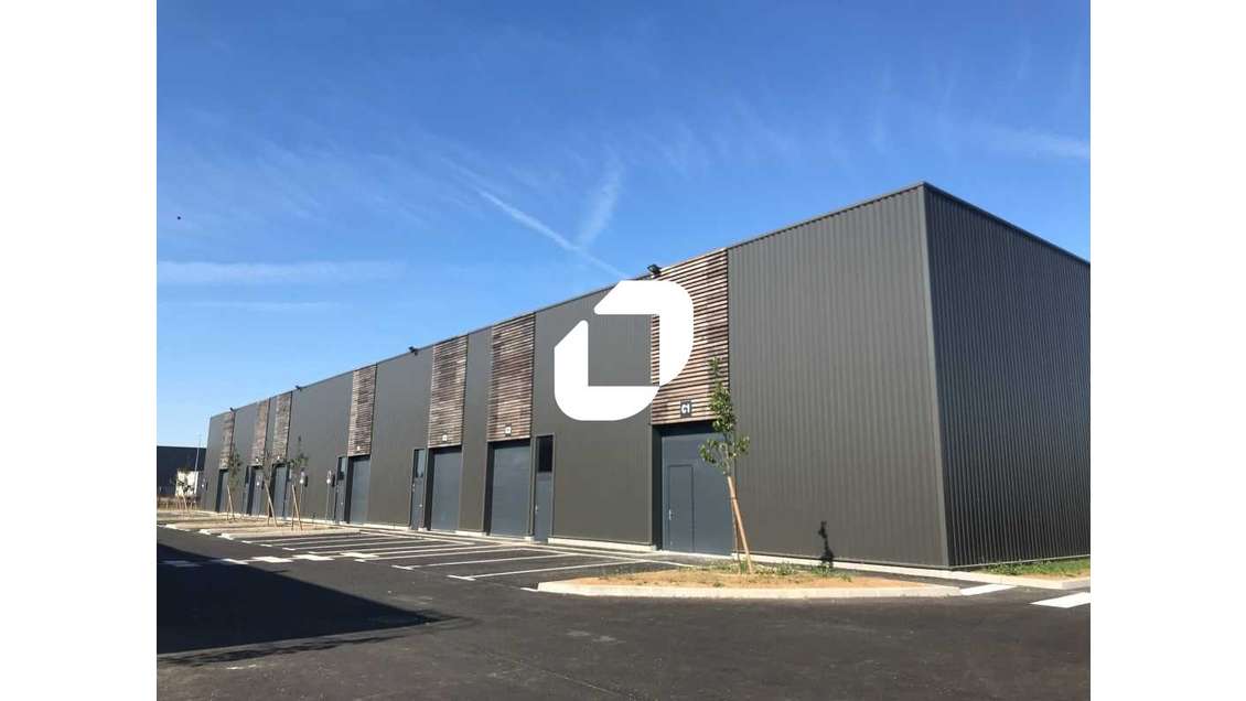 LOCAUX D'ACTIVITES A LOUER !  vous propose