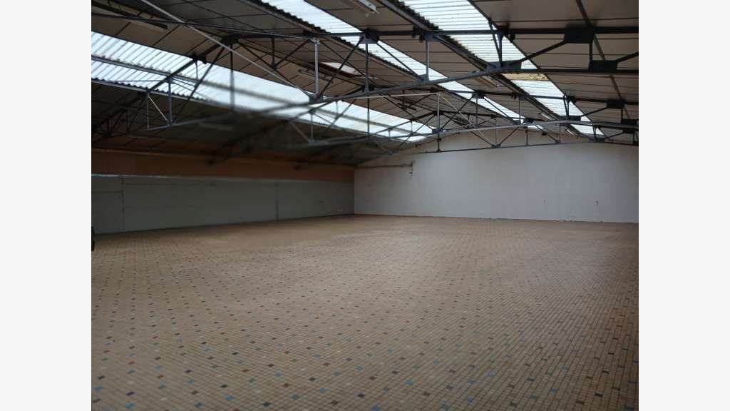 Local d'activité 800 m² à louer à Mauges sur Loire