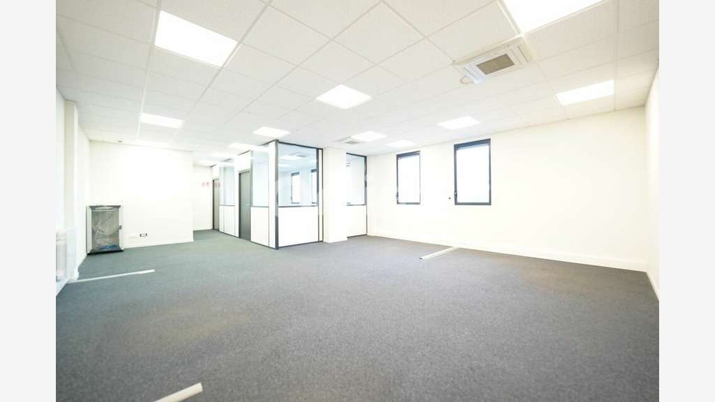Local d'activité de 298m² à louer à Saint Fons