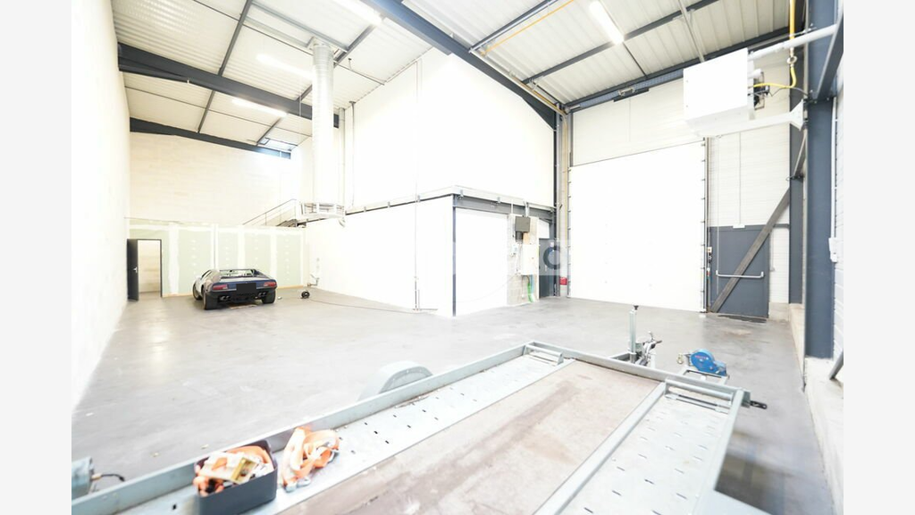 Local d'activité de 298m² à louer à Saint Fons