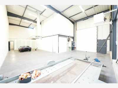 Local d'activité de 298m² à louer à Saint Fons