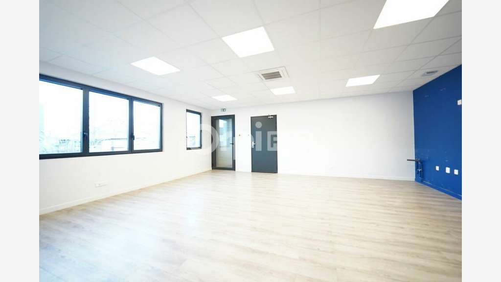 Local d'activité de 298m² à louer à Saint Fons