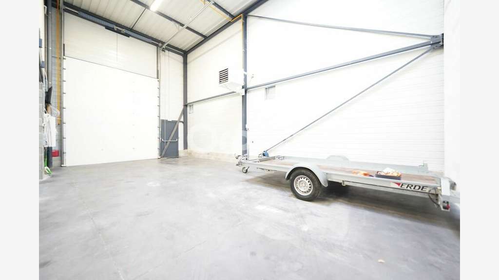 Local d'activité de 298m² à louer à Saint Fons