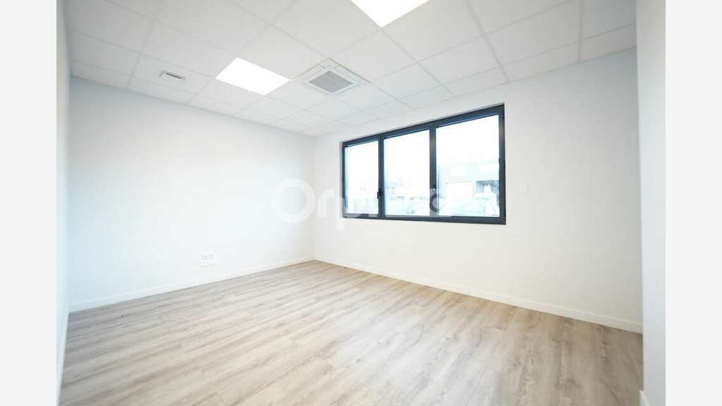 Local d'activité de 298m² à louer à Saint Fons