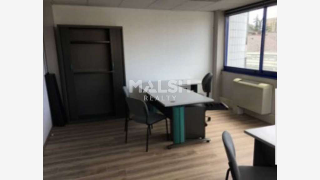 Locaux d'activités à louer 930m² à Saint Fons