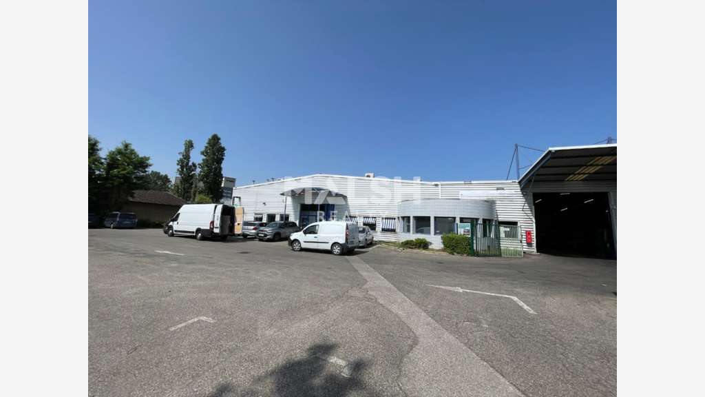 Locaux d'activités à louer 930m² à Saint Fons