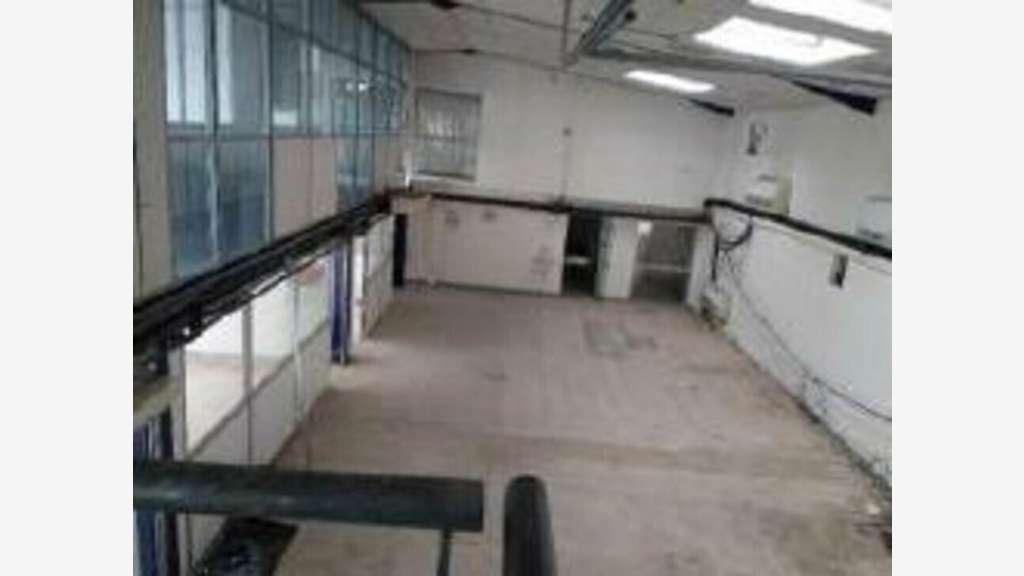 Locaux entre 140 m² et 450 m² à louer à Saint-Fons