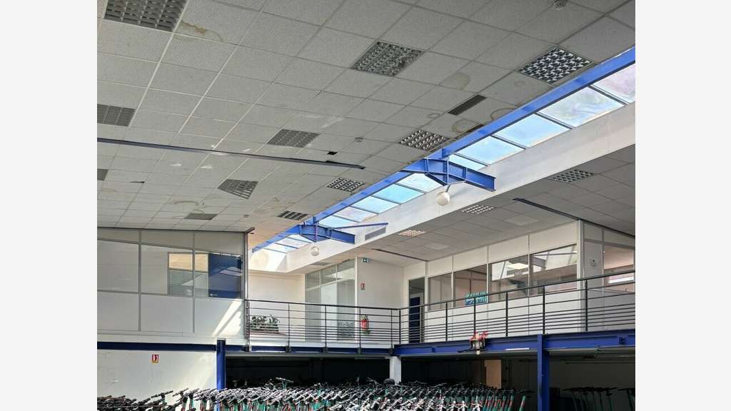 Locaux entre 140 m² et 450 m² à louer à Saint-Fons