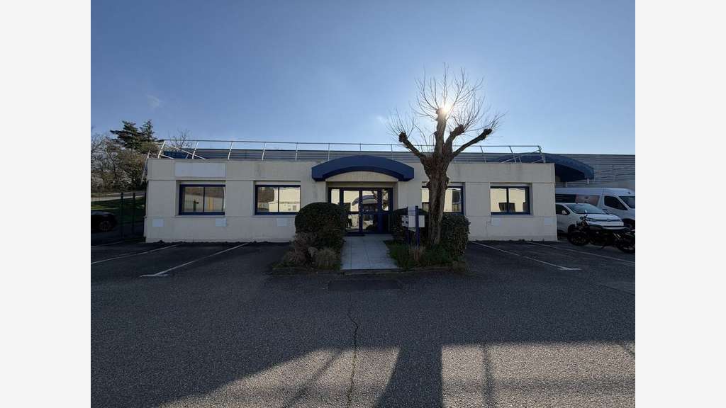 A louer locaux d'activités à Saint-Genis-Laval