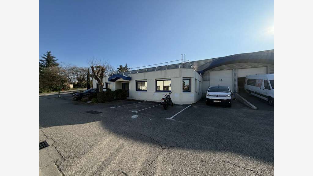 A louer locaux d'activités à Saint-Genis-Laval