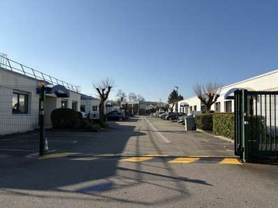 Location Locaux d'activités - Entrepôts à Saint-Genis-Laval