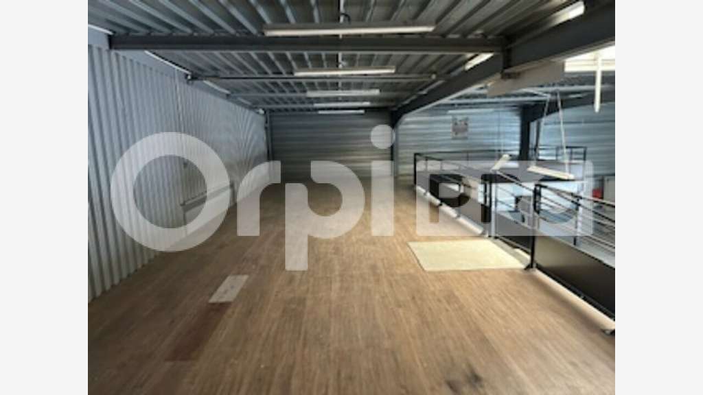 Local d'activité 442m² à Saint-Georges-de-Reneins
