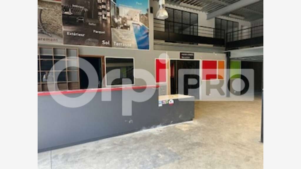 Local d'activité 442m² à Saint-Georges-de-Reneins